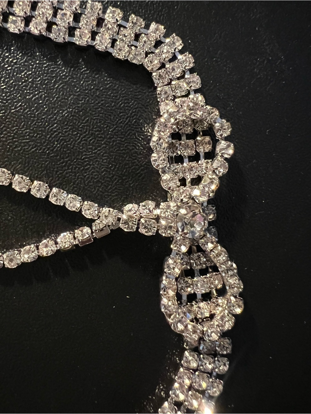Elegant Crystal Rhinestone Statement Necklace in Silver